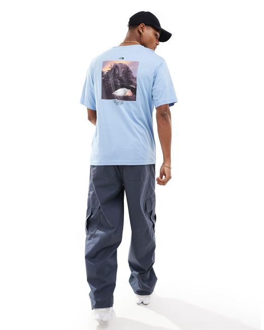 Camiseta azul acero con estampado gráfico retro en la espalda camping exclusiva en asos The North Face de hombre de color Blue