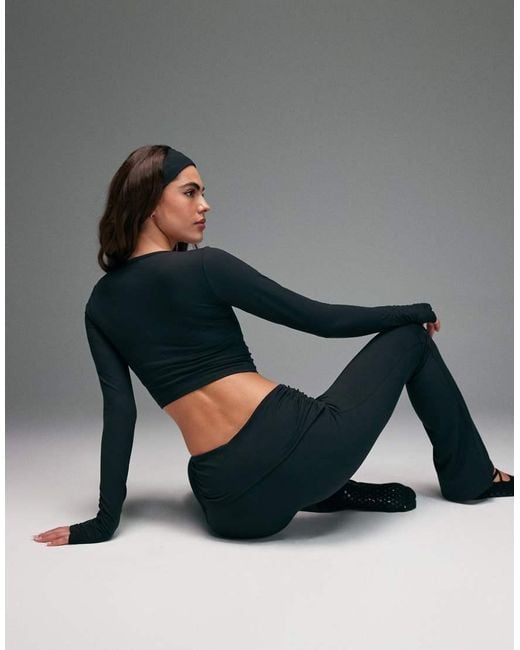 4505 Gray Scoop Neck Long Sleeve Top With Ruched Sleeves
