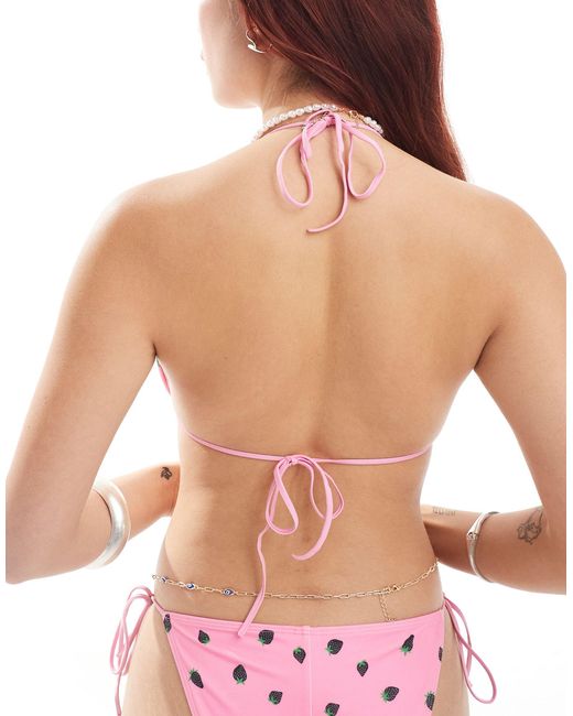 Mix and match - top bikini a triangolo con stampa di fragole di Monki in Pink