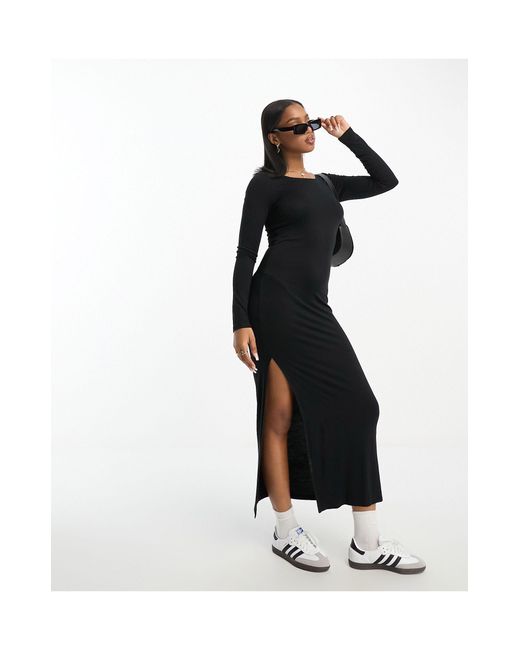 Robe fendue sur le côté en jersey à manches longues et encolure dégagée Monki en coloris Black