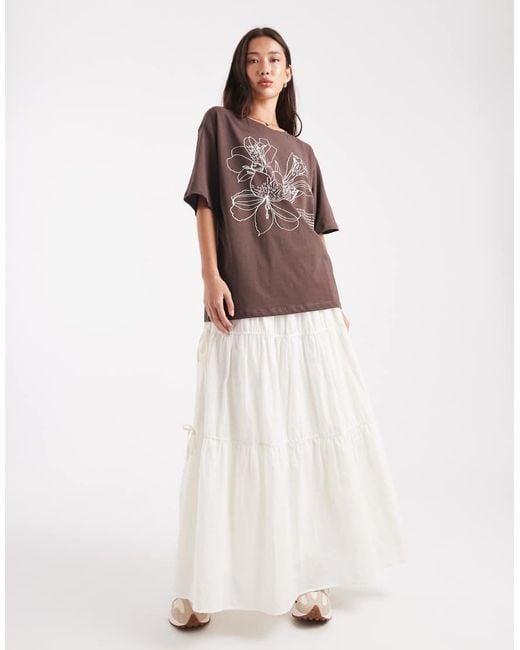 T-Shirt Oversize Con Grafica Di Ibisco di ONLY in Brown