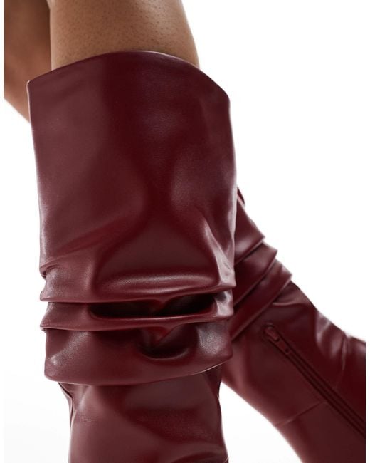 Glamorous Red – geraffte, kniehohe stiefel