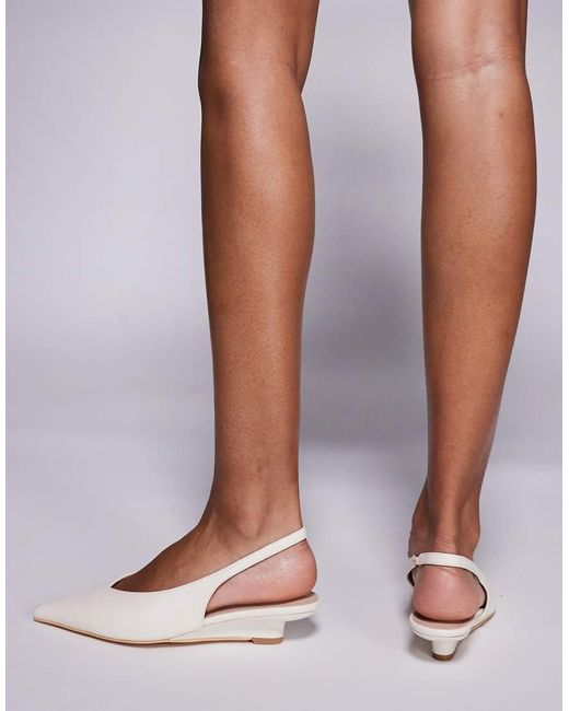 Zapatos Destalonados De Tacón Bajo De Cuña Paphos De -Blanco Public Desire de color White