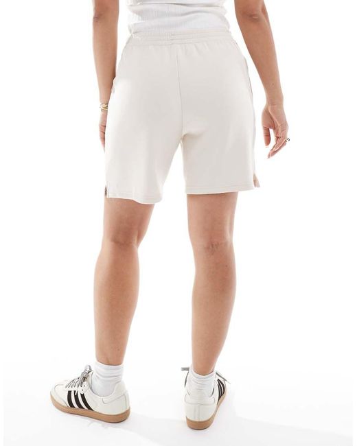 Pantaloncini Da Jogging Écru Con Cuciture Sul Davanti di Stradivarius in White