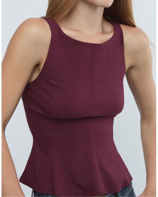 Top Senza Maniche A Peplo di Stradivarius in Purple