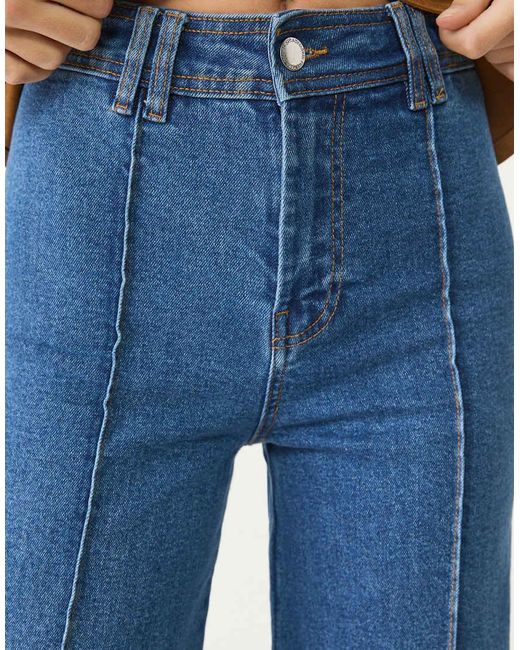 Jeans Minimal Medio Con Cuciture di Stradivarius in Blue
