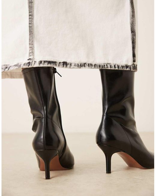 Botines Negros De Tacón Bajo Rosalind De ASOS de color Natural