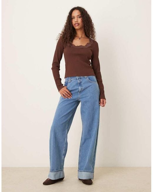 Top Marrón De Manga Larga De Canalé Con Cuello Redondo Y Ribete De Encaje De ASOS de color Brown