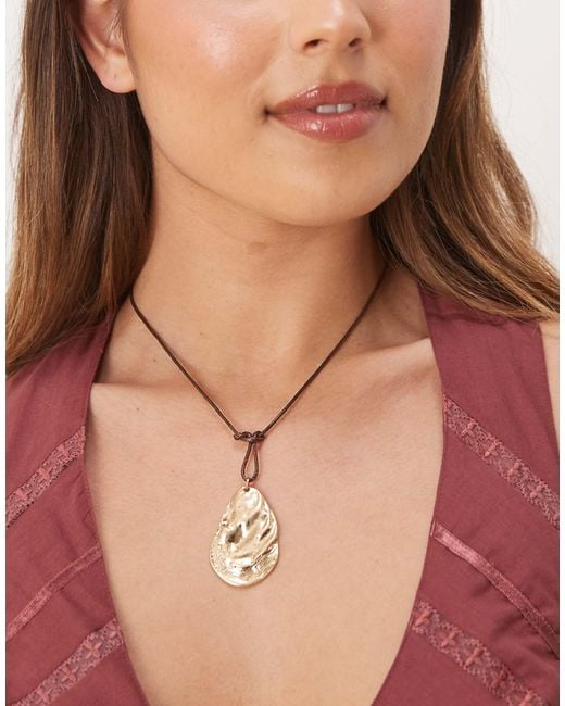 Collier cordon avec pendentif moule ASOS en coloris Brown