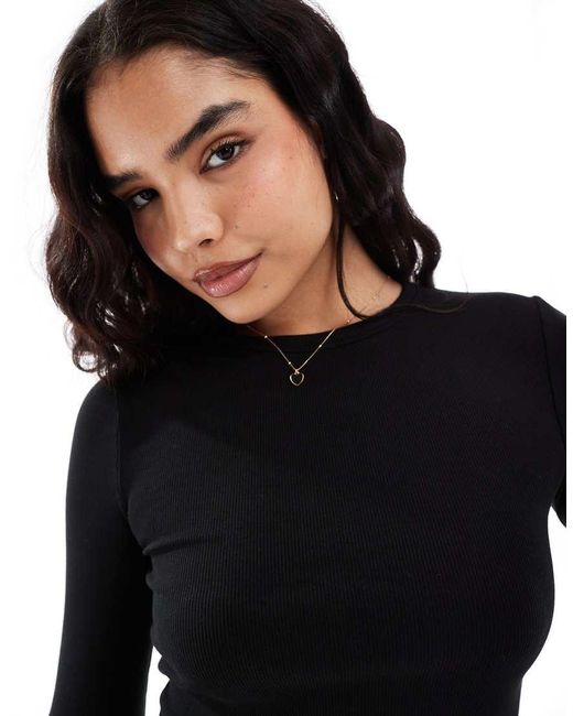 Stradivarius Geribbelde Top Met Ronde Hals En Lange Mouwen in het Black