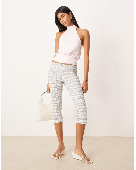 ASOS White – hochgeschlossenes, figurbetontes oberteil