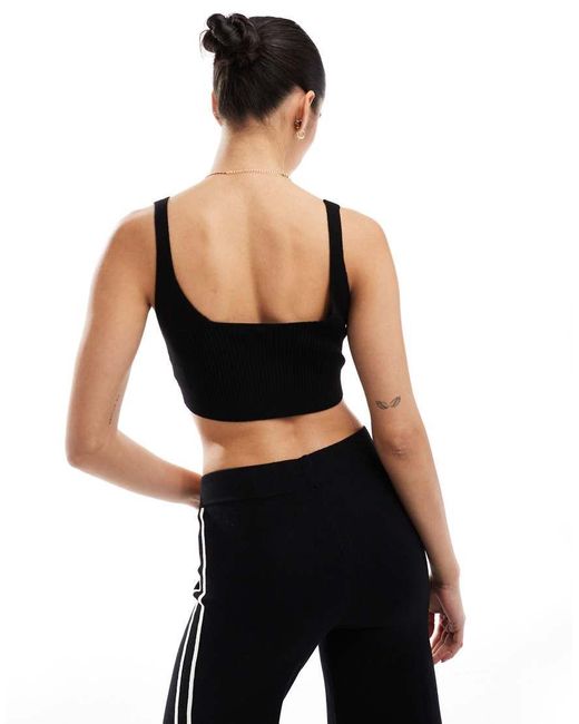 agon® Black Scoop Neck Crop Top