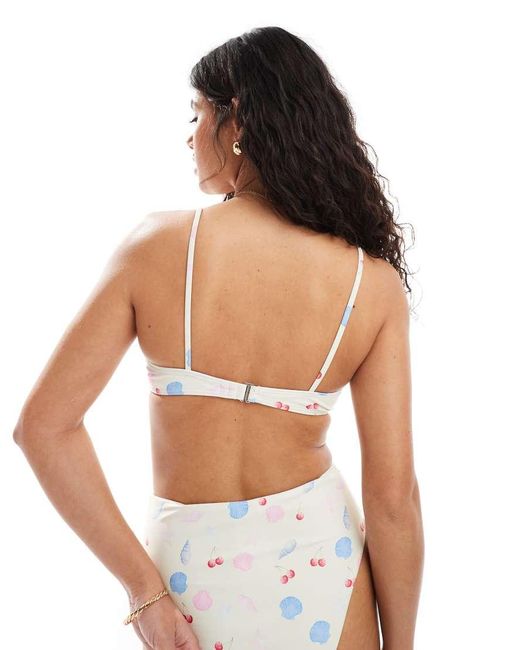 Top Bikini Allacciato Sul Davanti Con Ferretto E Stampa Di Conchiglie di Pieces in White