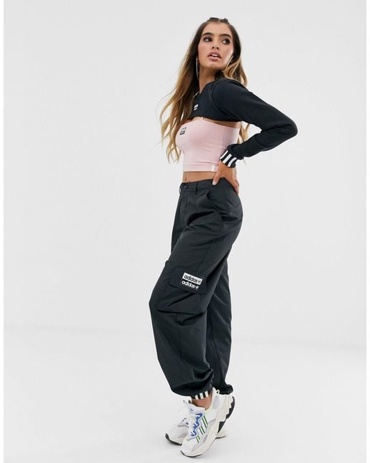 Femme Vêtements Shorts Shorts fluides/cargo Pantalon En Textile Technique adidas Originals en coloris Noir 