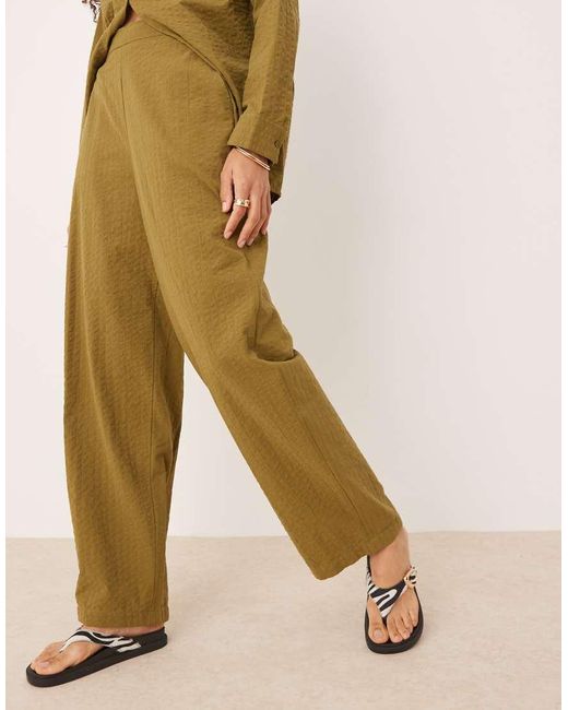 Pantaloni Taglio Comodo Oliva A Righe di ASOS in Natural