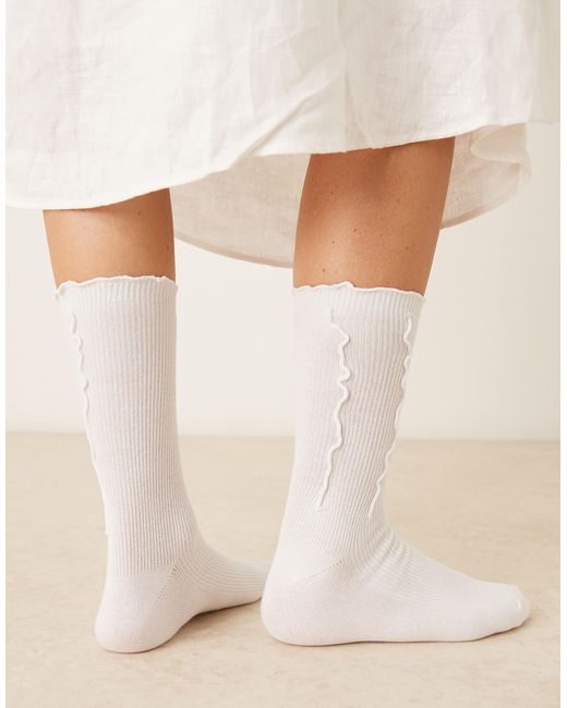 Chaussettes à volants SUI AVA en coloris Natural