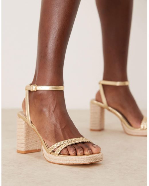 Sandales style espadrilles tressées à talon Glamorous en coloris Brown