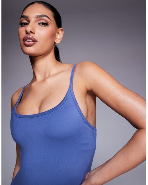 Combishort doux au toucher à bretelles fines et brassière intégrée - porcelaine 4505 en coloris Blue