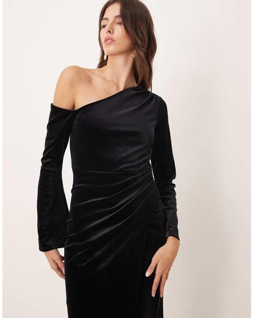 Nobody's Child Black Velvet Fallen Shoulder Ruched Midi Dress