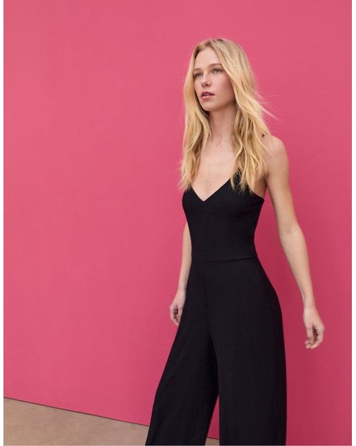Tuta Jumpsuit Morbida Nera Con Spalline Sottili di Stradivarius in Pink