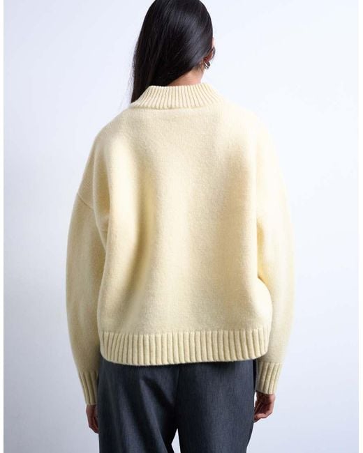 Jersey Amarillo De Corte Depurado Con Cuello De Pico De Punto De Lana De Cordero Premium De TOPSHOP de color Natural