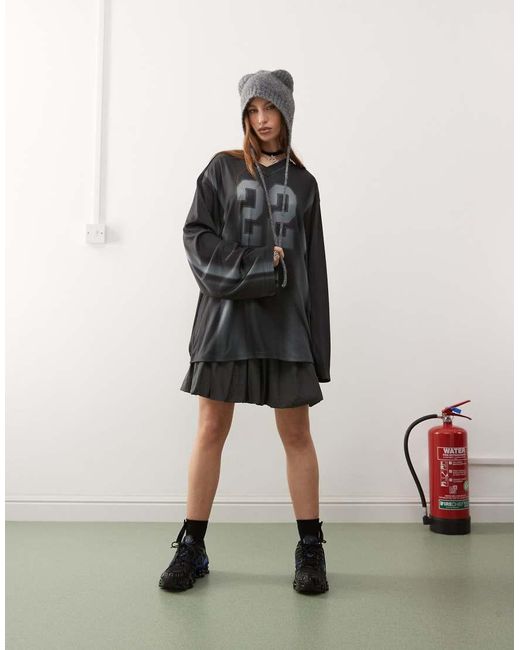 Disa di Weekday in Black