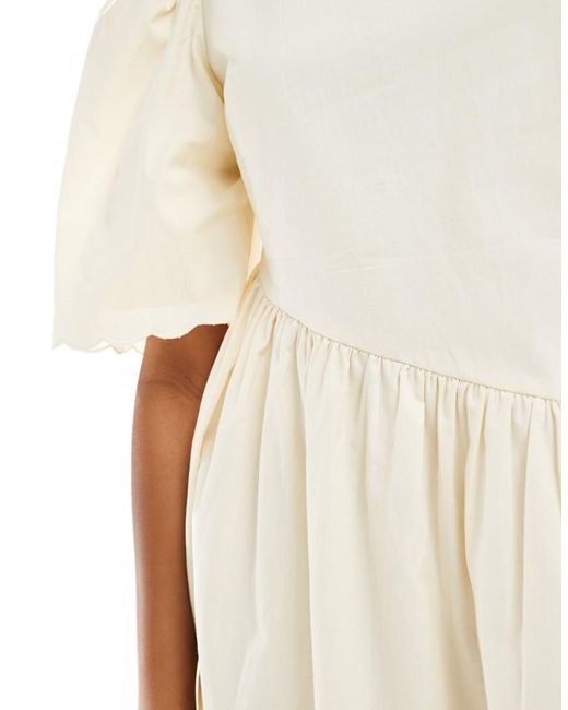 Vestito Asimmetrico Color Latticello Con Gonna Al Polpaccio di Native Youth in White