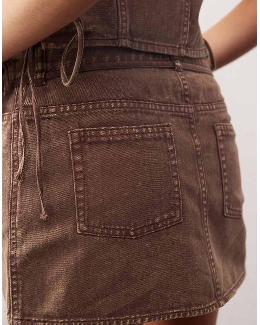 Minifalda Vaquera Lavado Con Cinturón Anudado De (Parte De Un Conjunto) Monki de color Brown