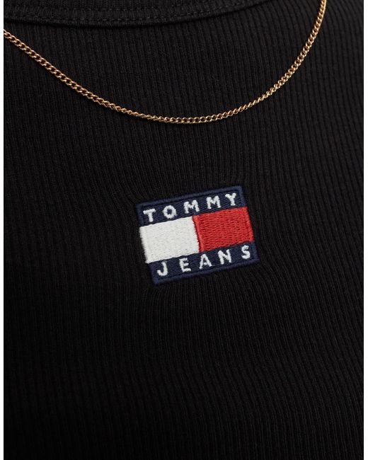 T-shirt côtelé et slim avec écusson Tommy Hilfiger en coloris Black