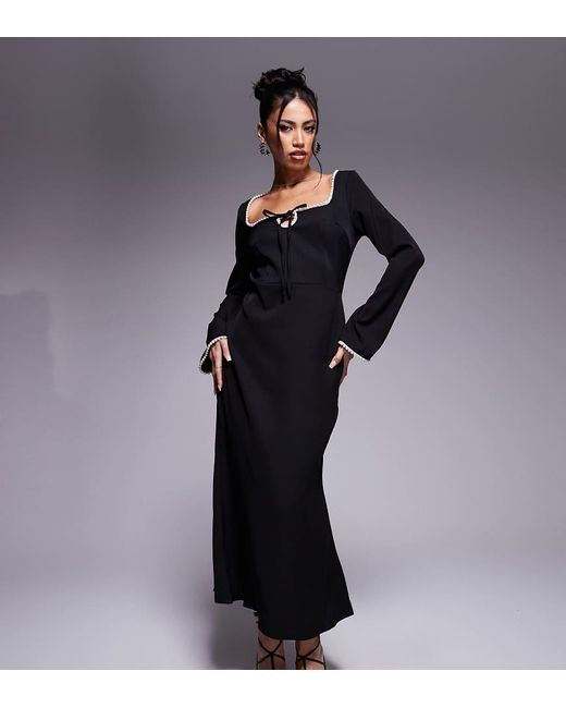 In The Style X Perrie Sian in het Black