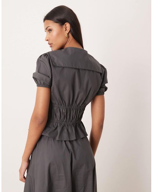 Glamorous Gray – geraffte bluse