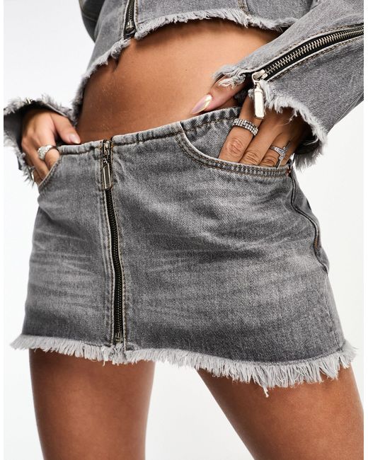 Ontario - minigonna di jeans a vita bassa lavaggio eleven con zip di Weekday in White