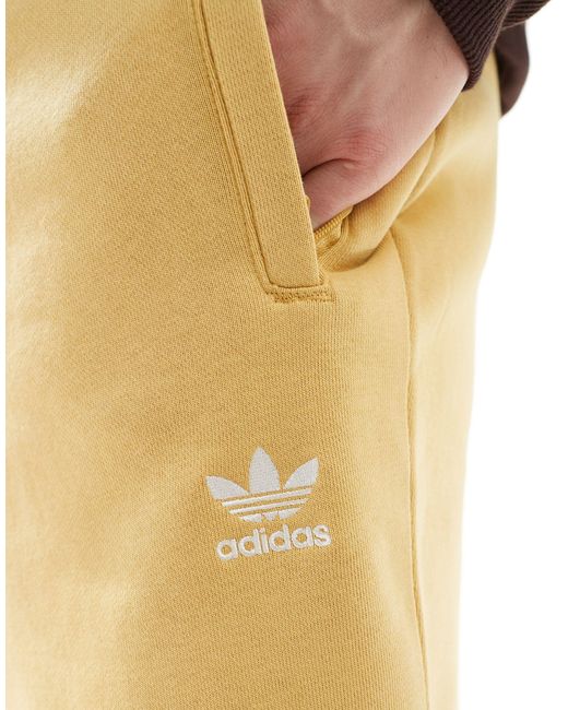 Essentials - short - grège Adidas Originals pour homme en coloris Yellow