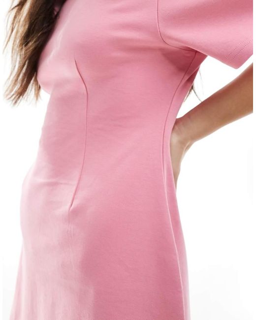 Vestido Estilo Camiseta Con Cintura Entallada De Monki de color Pink