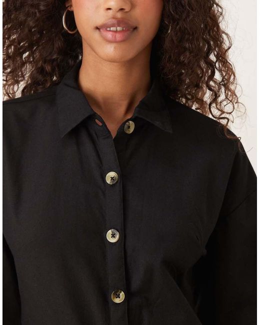 Mono Largo De Pernera Ancha Con Botones Y Solapas De ASOS de color Black