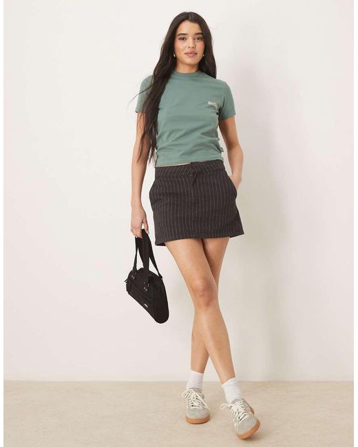 Camiseta Con Diseño Encogido Y Estampado Gráfico En La Espalda "Deep Rooted" Exclusiva En Asos De Dickies de color Green