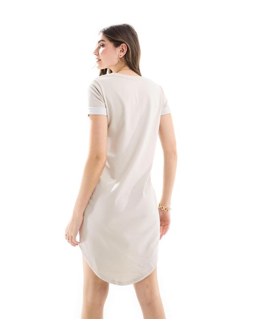 Robe t-shirt courte - taupe Jdy en coloris White
