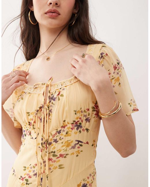 Robe longue à petites fleurs avec dentelle - jaune Reclaimed (vintage) en coloris Natural