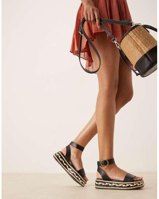 Sandalias Negras Tipo Alpargatas Con Plataforma Plana Friday De ASOS de color Natural