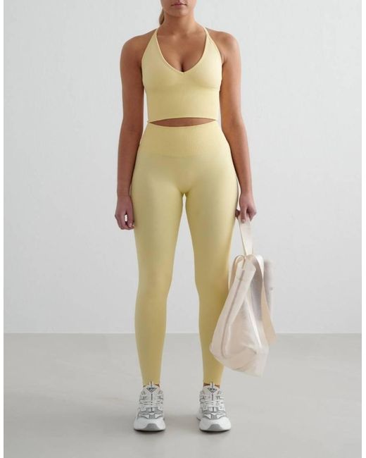 Bralette Amarillo Suave Moldeador Sin Costuras Con Tiras Cruzadas En La Espalda Shape De Aim'n de color Green