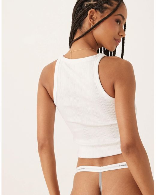 String en modal côtelé Calvin Klein en coloris Natural