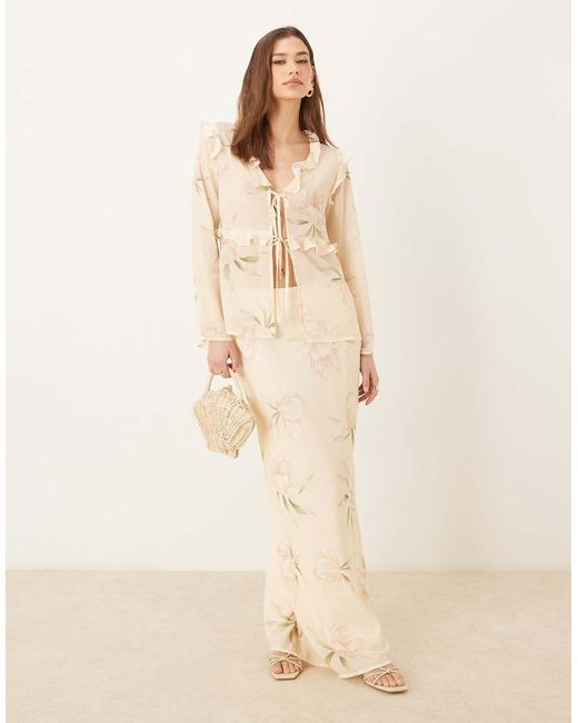 Pretty Lavish Top Van Getextureerd Chiffon Met Ruches in het Natural