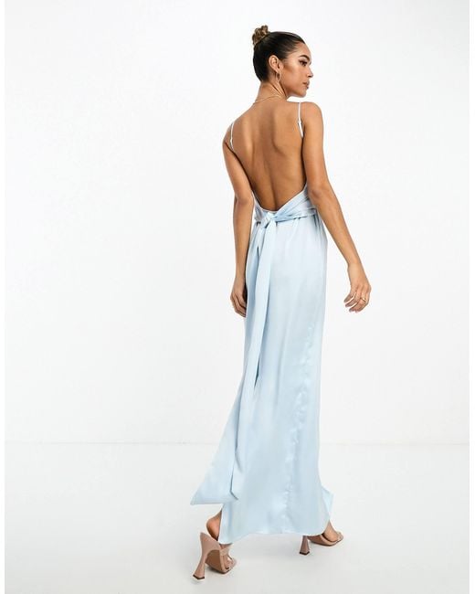 NA-KD X Chloe Schuterman - Satijnen Maxi Jurk Met Lage Rug En Strikdetail in het White