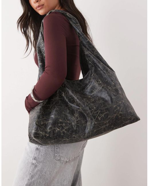 Weekday Gray – schultertasche aus weichem wildlederimitat