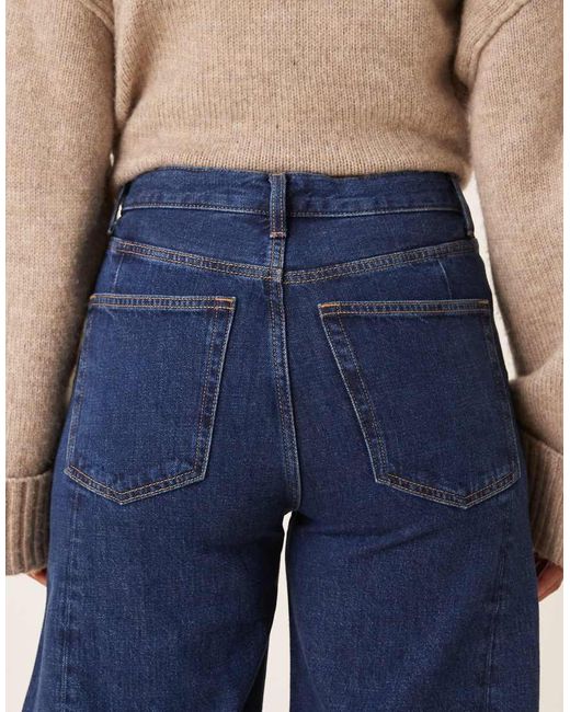 Vaqueros Capri De Pernera Barrel Con Lavado Azul Oscuro Bloom De ARKET de color Blue