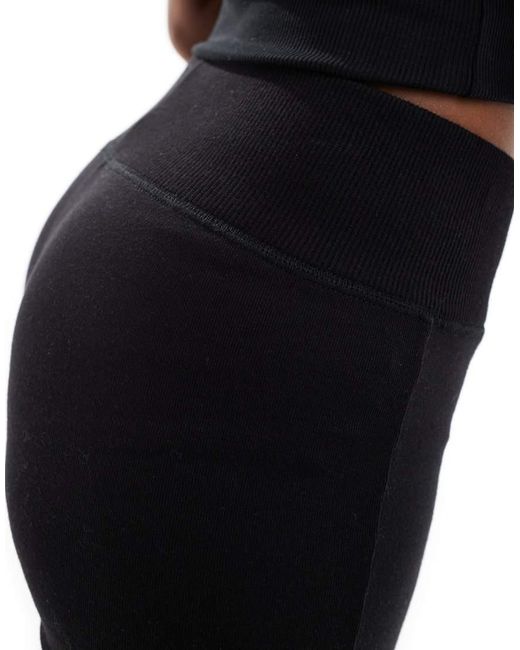 Stradivarius Vormgevende Flares Met Brede Tailleband in het Black