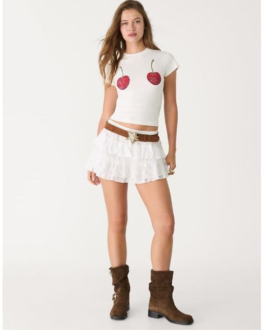 T-Shirt Bianca A Maniche Corte Con Ciliegie di Stradivarius in White