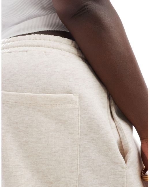 Asos design curve - joggers oversize avena mélange con fondo risvoltato di ASOS in White