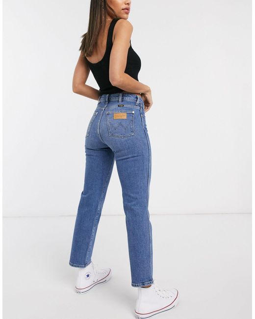 Wrangler High Rise Vintage Look Mom Jean With Badge Detail in Blue | Lyst