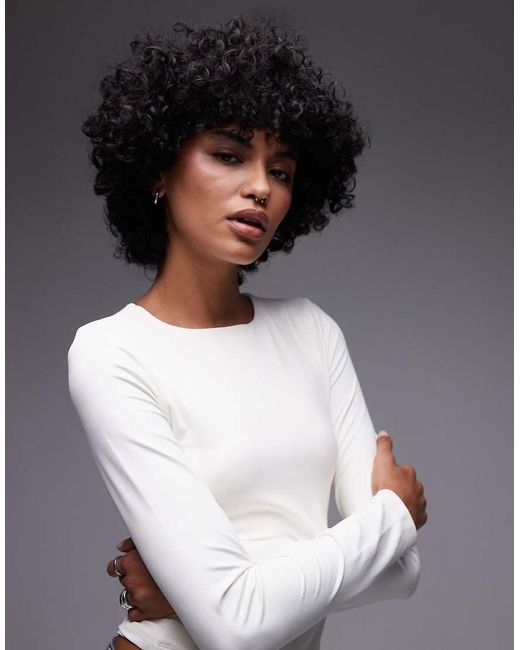 Top A Maniche Lunghe Sinuoso Semplice di TOPSHOP in White